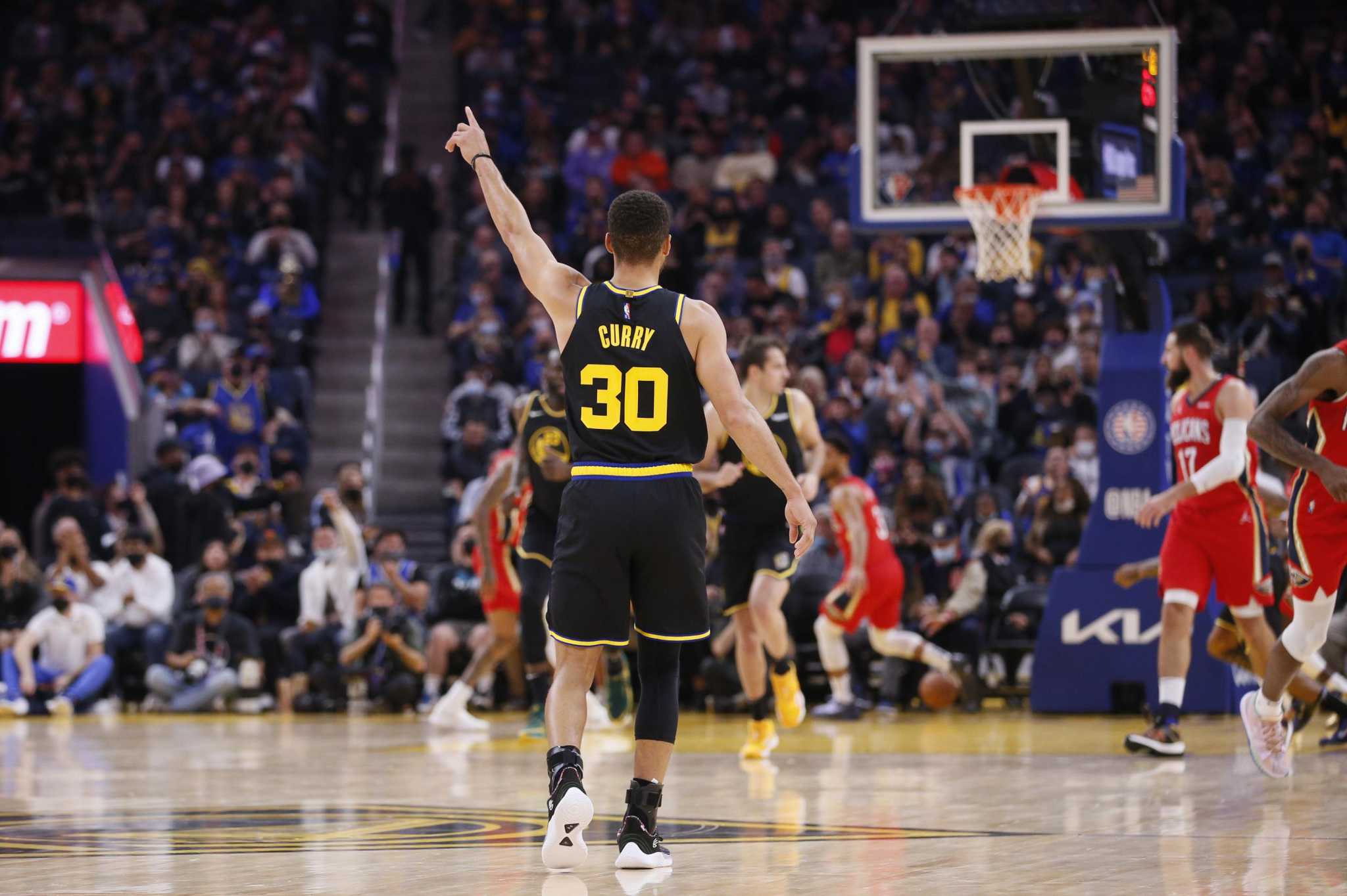 Warriors’ bench sparks third straight win in dominating fashion against