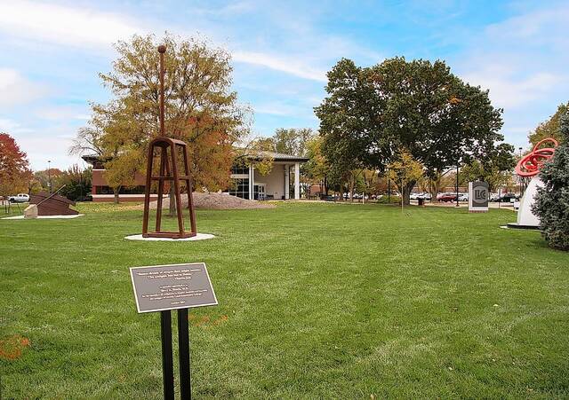 LLCC-Springfield dedicates sculptures - Vimarsana News