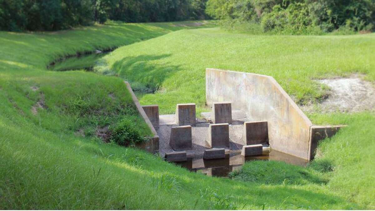 Flood Control District talks plans for detention basins along Cypress Creek