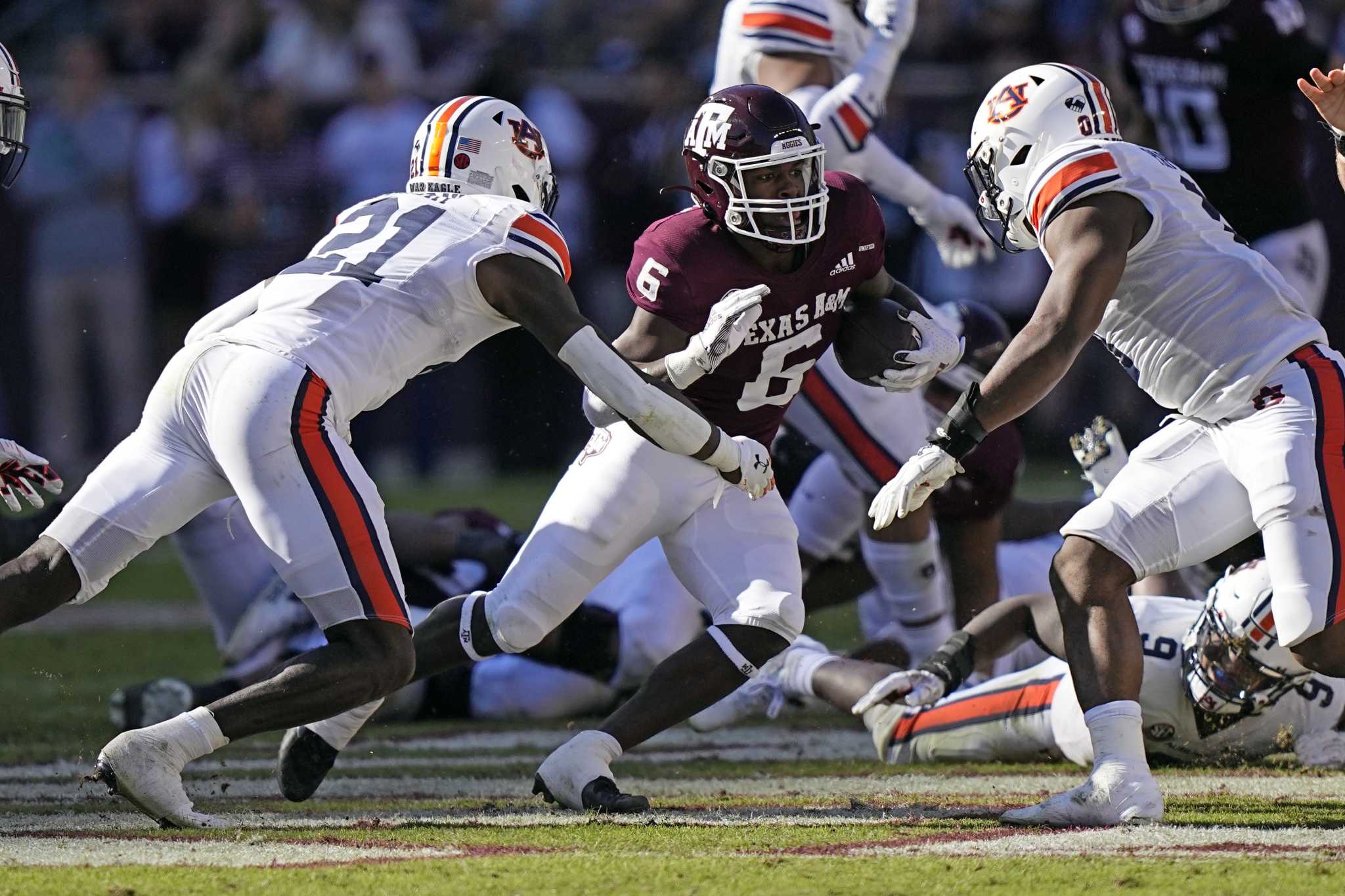 Tank Bigsby ties Bo Jackson record in Auburn football win vs Ole Miss