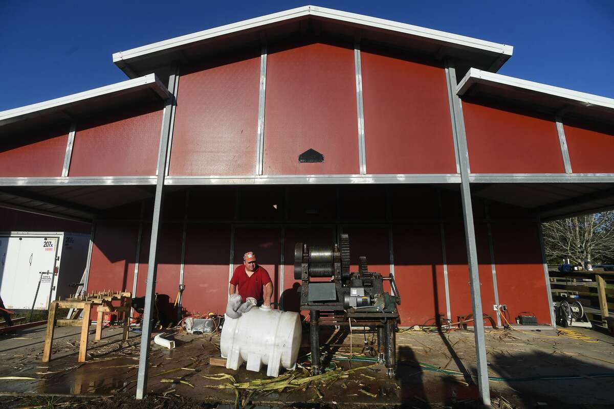 Texas doctor finds time for reflection making cane sugar syrup