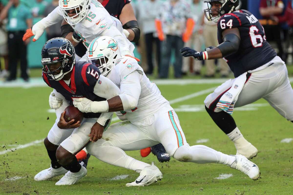 WATCH: Texans S Eric Murray intercepts Dolphins QB Jacoby Brissett