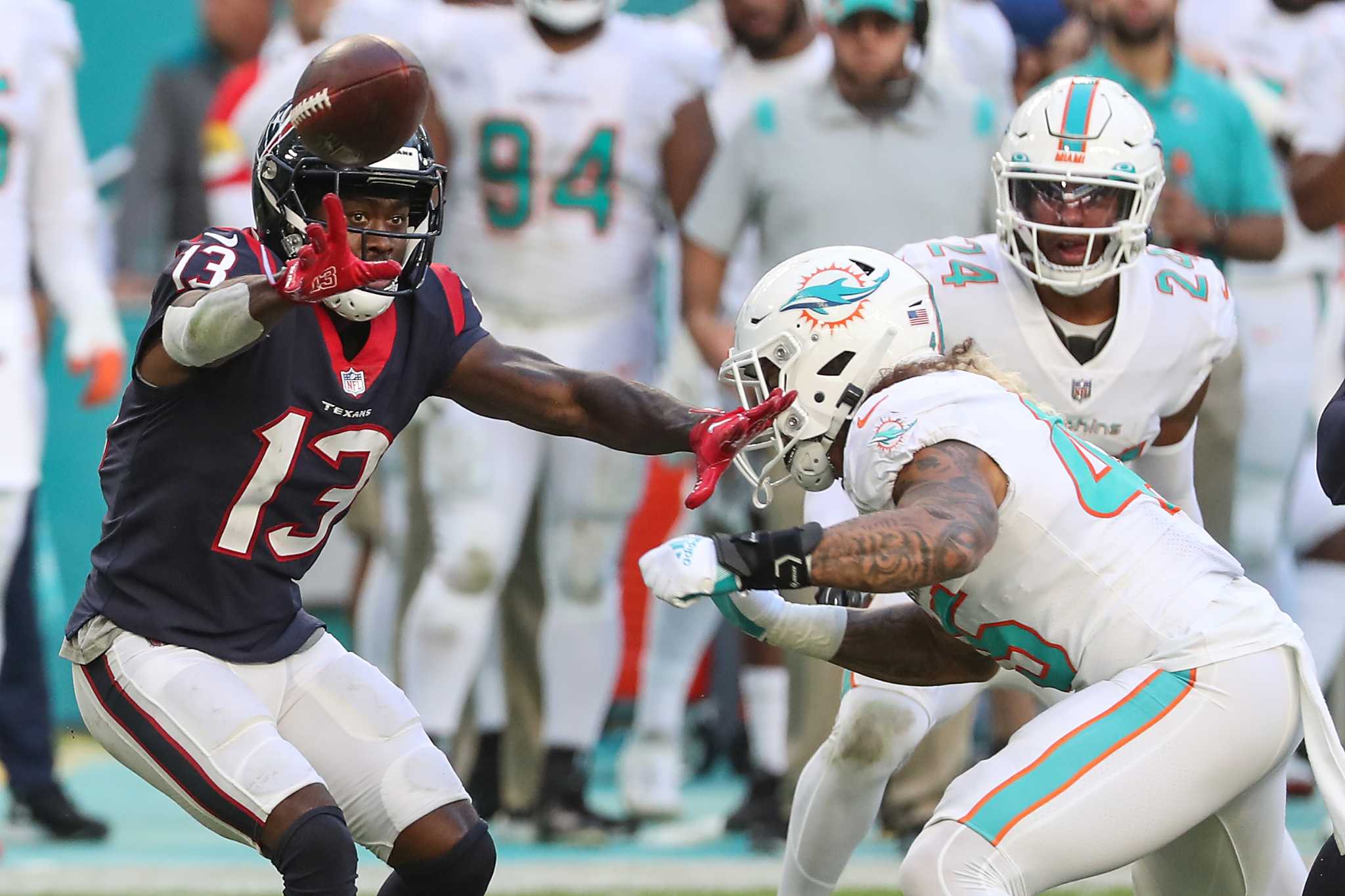 Miami. FL USA; Miami Dolphins quarterback Tua Tagovailoa (1) drops back to  pass during an NFL game against the Houston Texans at the Hard Rock Stadiu  Stock Photo - Alamy