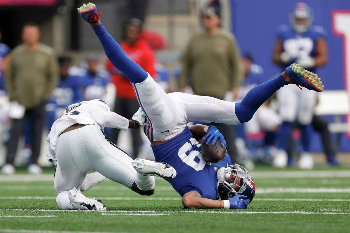 New York Giants defensive end Leonard Williams (99) gets set before a play  during an NFL football game against the Las Vegas Raiders, Sunday, Nov. 7,  2021, in East Rutherford. N.J. The