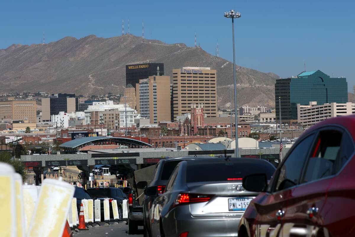 EL PASO, TEXAS - NOVEMBER 07: Cars stand in line at the Paso del Norte International Bridge at the Mexico-U.S. border to enter into El Paso, on November 7, 2021 in El Paso, Texas, United States. U.S. Customs and Border Protection CBP Texas-Mexico border reopening on Monday for non-essential travelers for the first time since March 2020. (Photo by Yasin Ozturk/Anadolu Agency via Getty Images)
