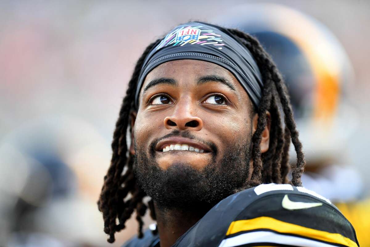 Najee Harris #22 of the Pittsburgh Steelers looks on during the game against the Denver Broncos at Heinz Field on October 10, 2021 in Pittsburgh, Pennsylvania. (Photo by Joe Sargent/Getty Images)