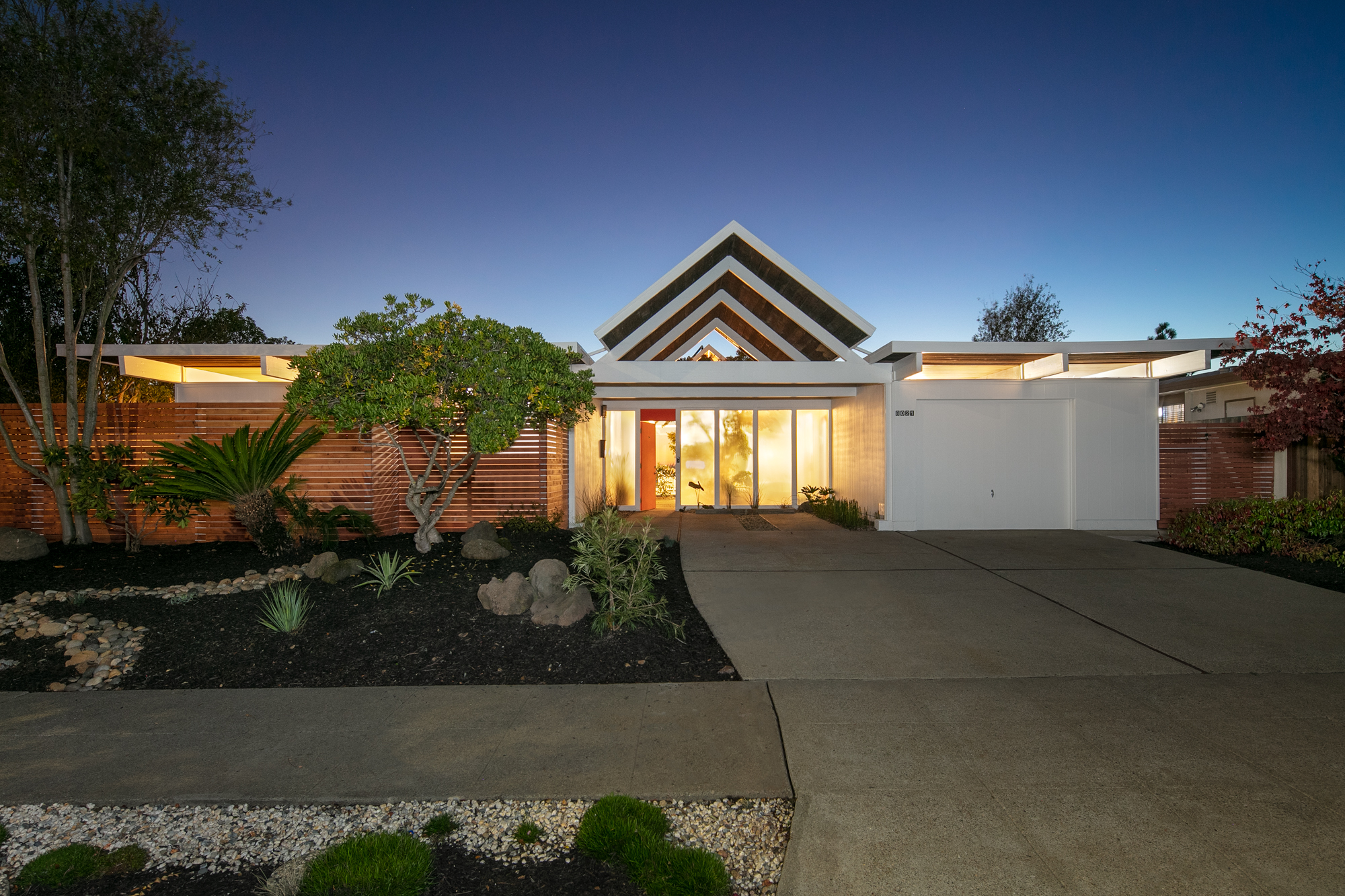 Rare Bay Area Eichler home hits the market