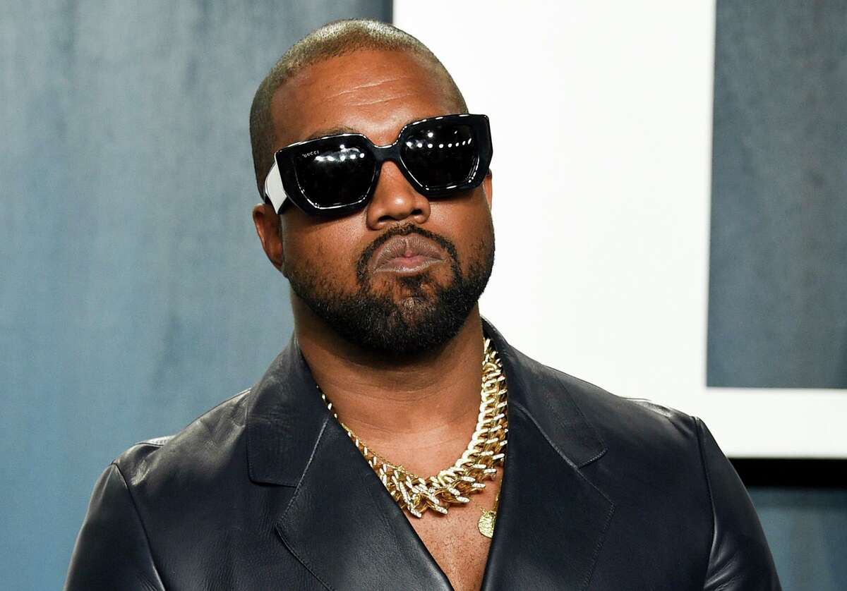Standing in the Rothko Chapel, Kanye West announced his desire to end his rift with fellow rapper Drake.