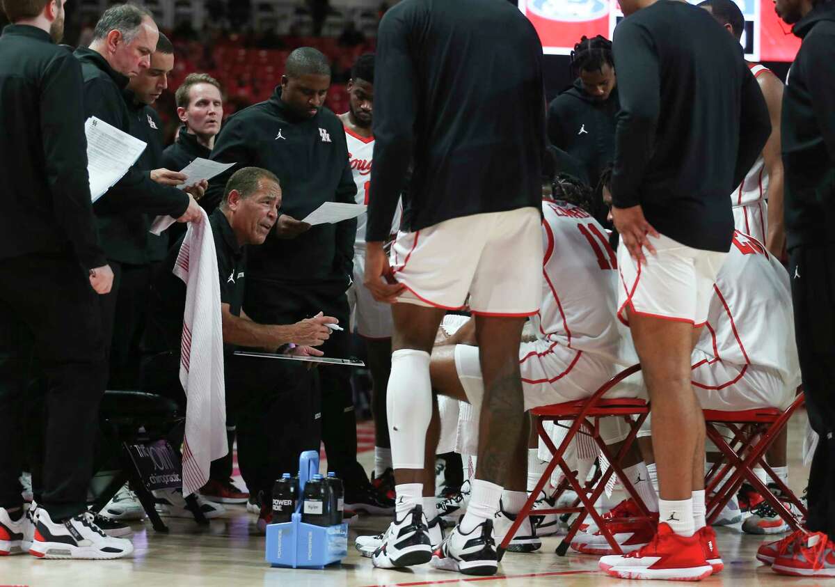 Houston Cougars head coach Kelvin Sampson coaching during a time out in the second half of the game against the Hofstra Pride Tuesday, Nov. 9, 2021, at Fertitta Center in Houston. The Cougars defeated the Pride 83-75 in overtime.