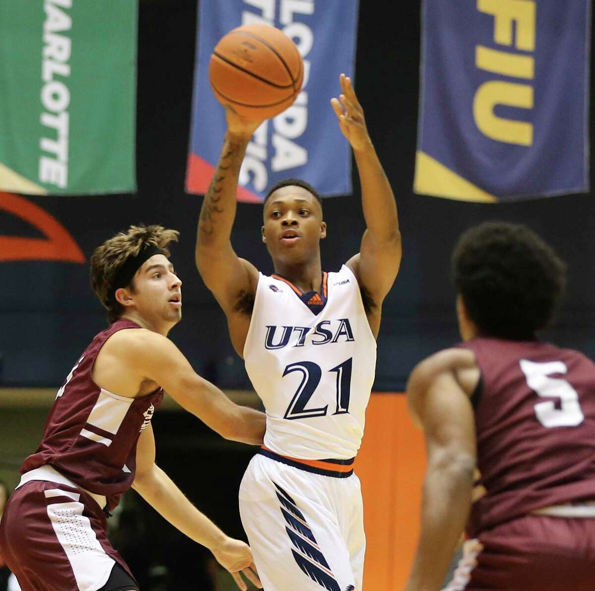 UTSA makes history with 31-6 win over Texas A&M-Corpus Christi