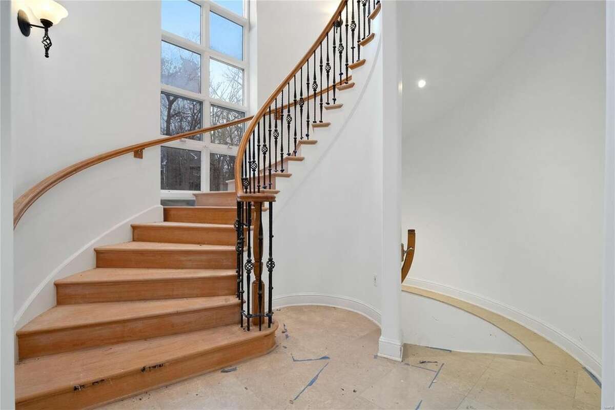Nelly's mansion, located in the St. Louis suburb of Wildwood, Missouri in West St. Louis County, recently sold for less than $1 million after being listed at $600,000. The mansion features six bedrooms and seven bathrooms, as well as a hillside basketball court in the back of the property.