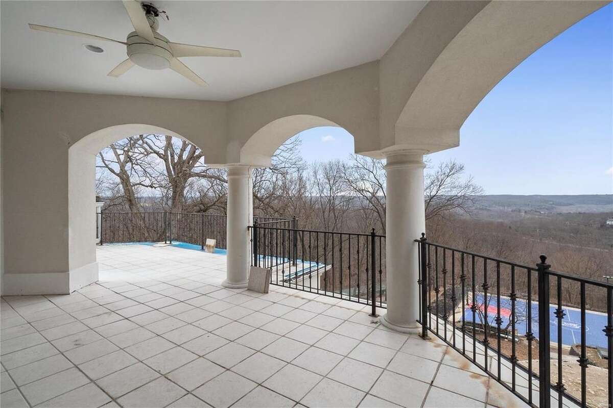 Look inside rapper Nelly's unfinished Missouri mansion that sold for