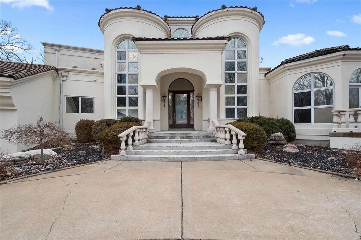 Look inside rapper Nelly's unfinished Missouri mansion that sold for