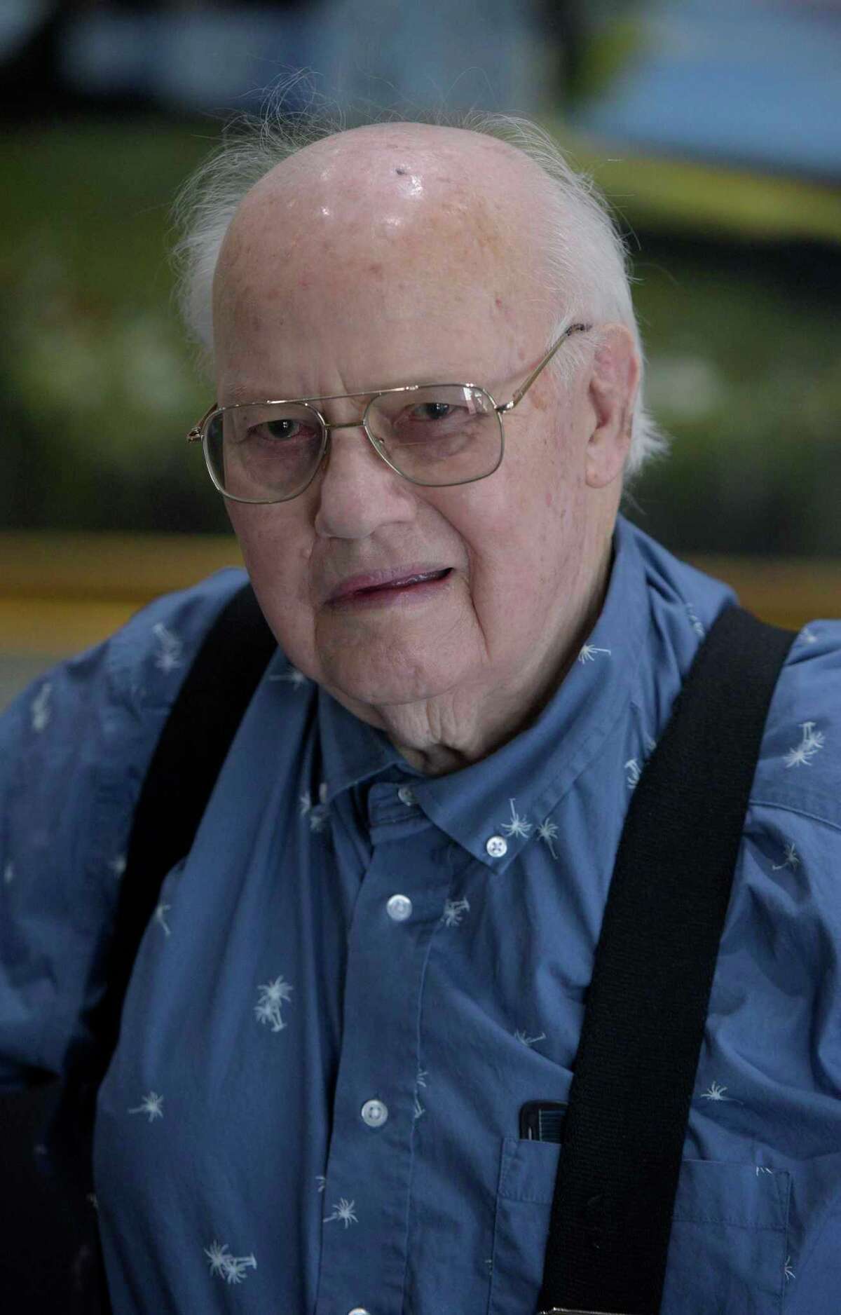 new-milford-veteran-recalls-fighting-like-hell-in-world-war-ii