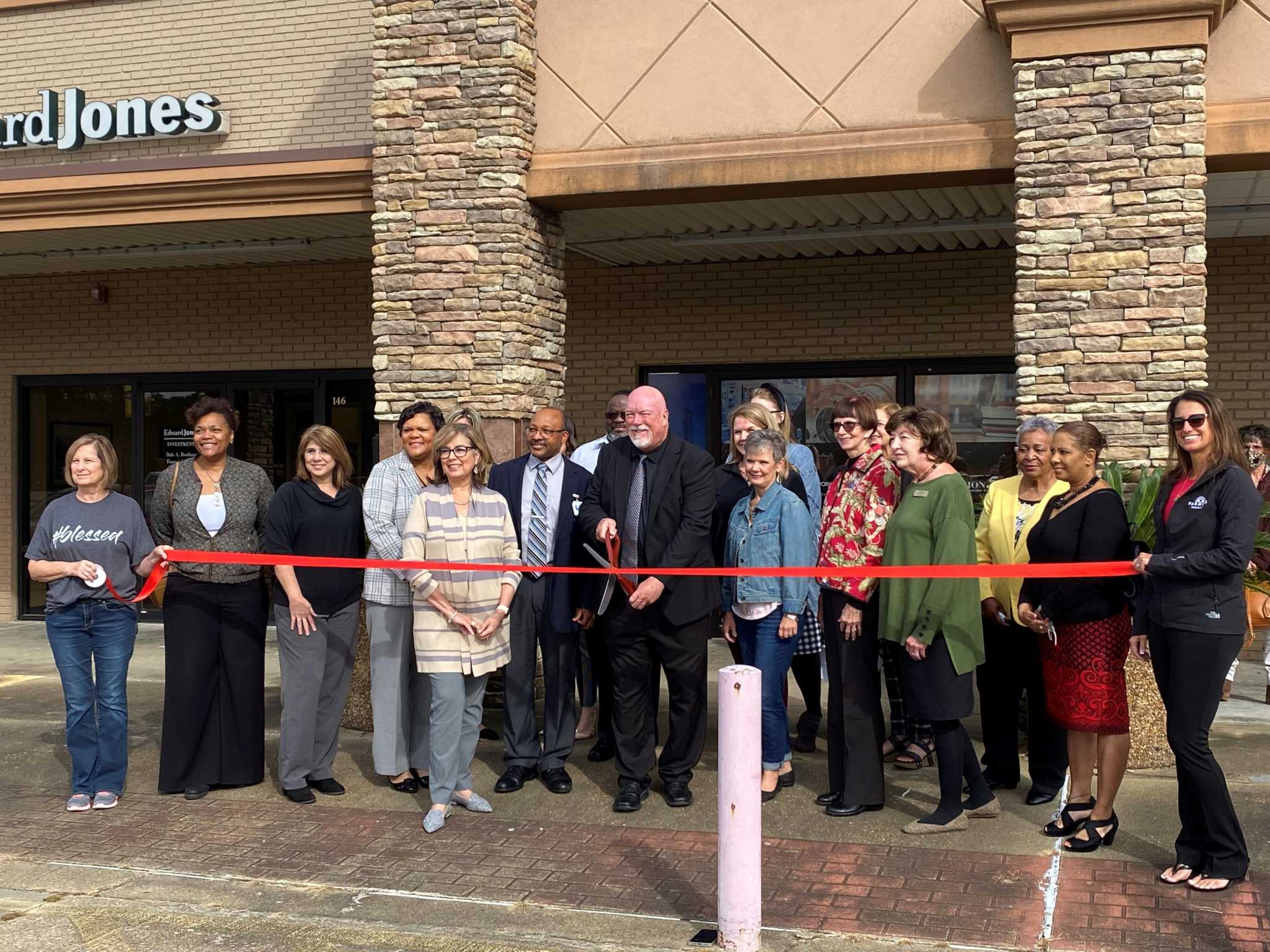 New workforce, education center opens in Silsbee