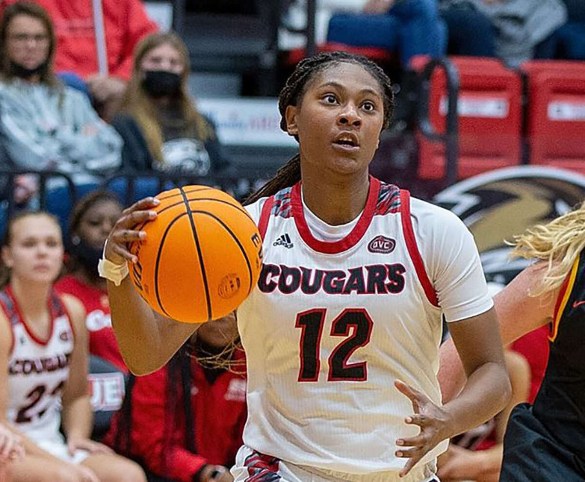 SIUE's Mikayla Kinnard scored 14 points in her team's loss Wednesday night at Kansas.