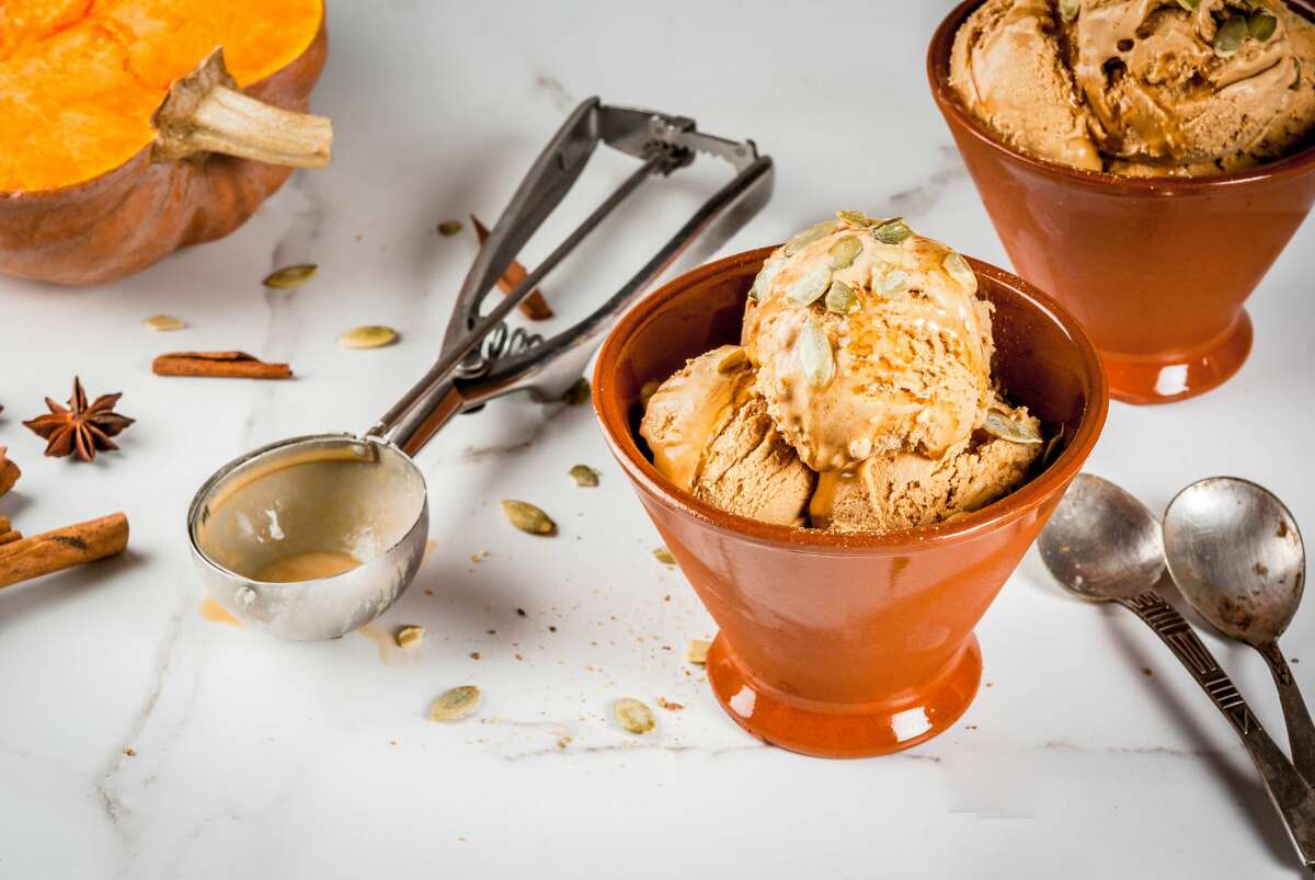 Ideas for autumn desserts and recipes from pumpkins.