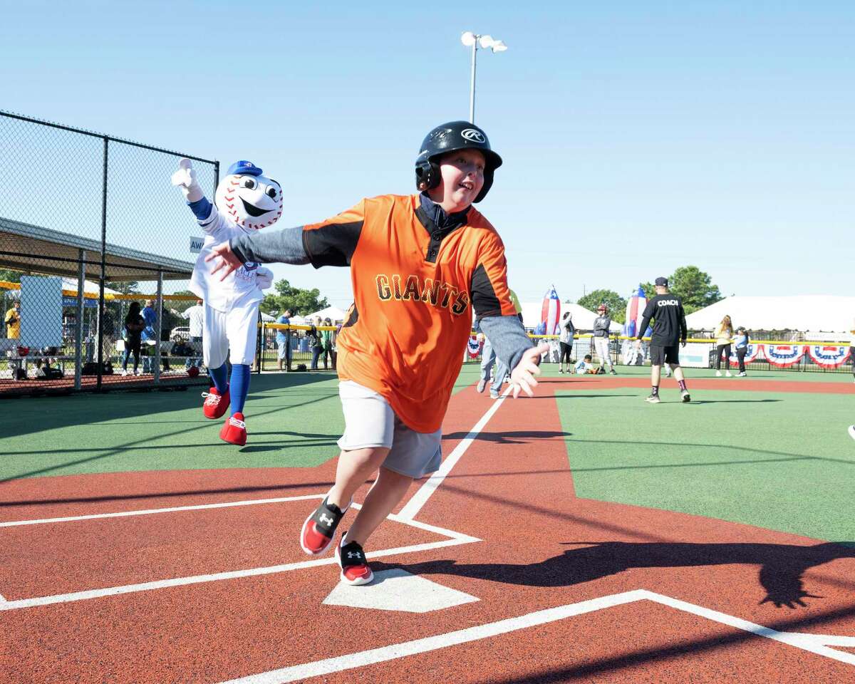 Choo hosts Miracle League baseball clinic