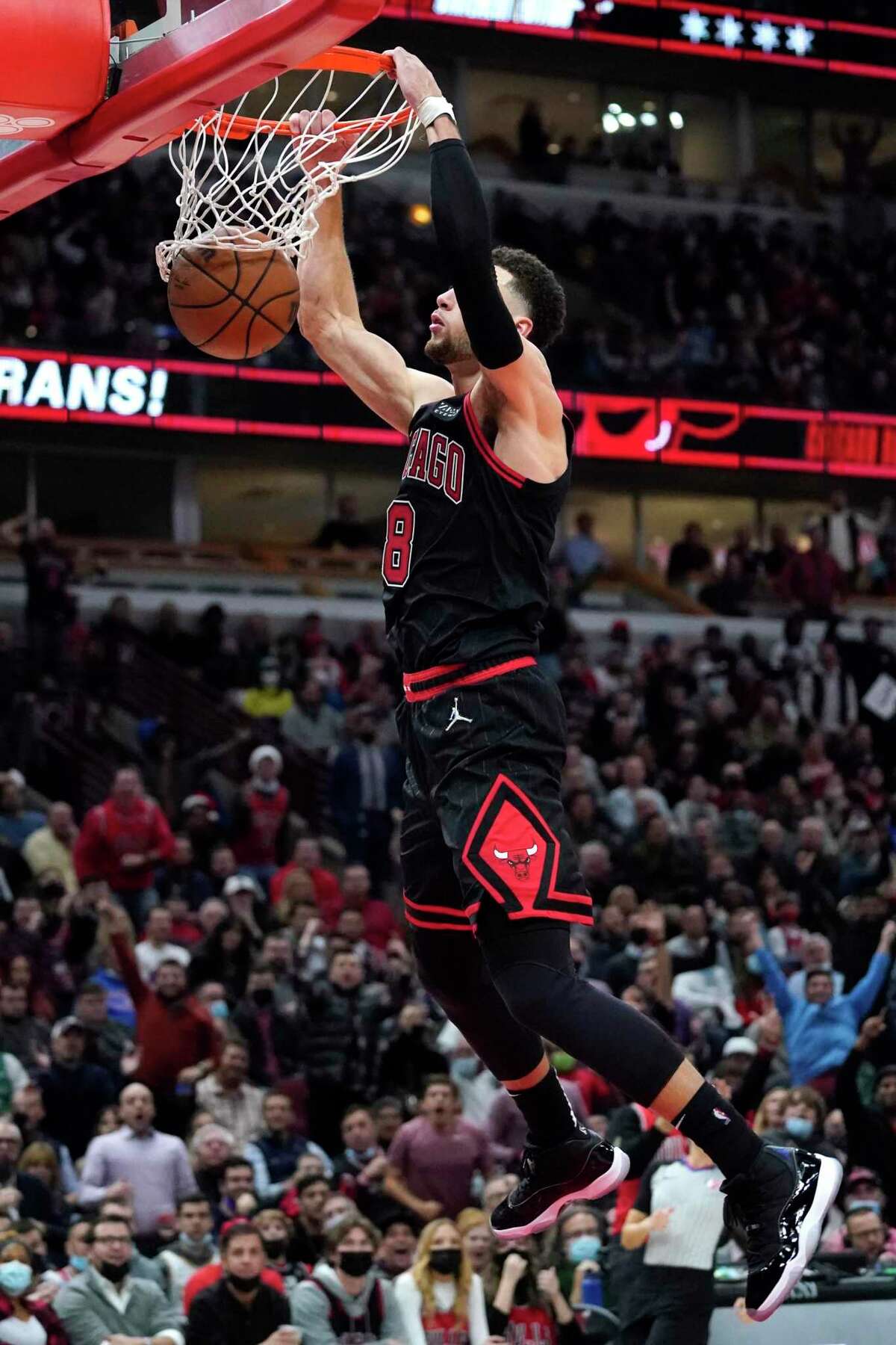 Zach LaVine, who’s averaging 25.9 points per game, leads the Bulls against the Warriors at 7 p.m. Friday at Chase Center (NBCSBA, ESPN/95.7).