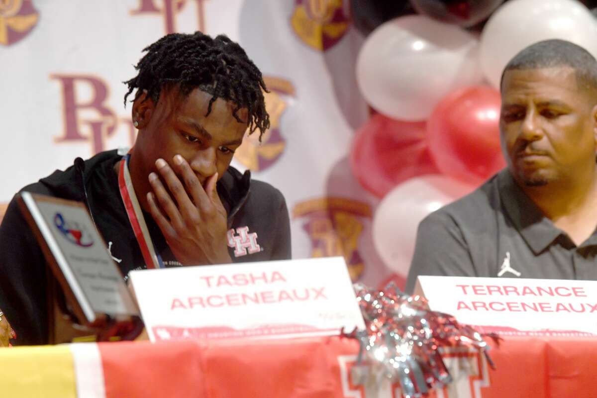 Beaumont United's Terrance Arceneaux signed his letter committing to the University of Houston for basketball during a ceremony at the school. Photo made Wednesday, November 10, 2021 Kim Brent/The Enterprise