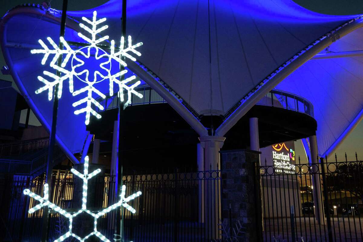 Bridgeport amphitheater hosting drivethru lights festival