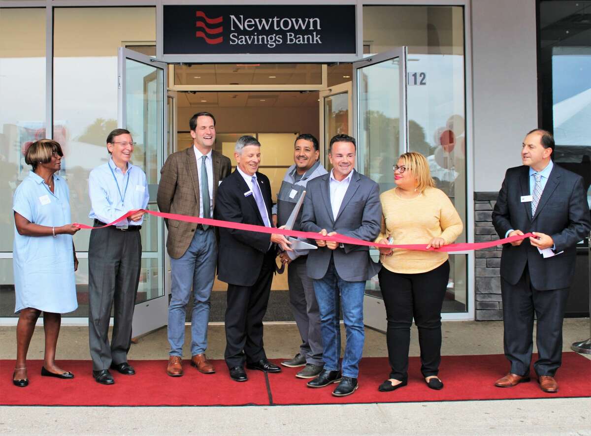 Newtown Savings Bank celebrated the grand opening of it’s new branch at 112 Boston Avenue, Bridgeport. Photo by Newtown Savings Bank. Pictured L-R: Diana Washington (Southern Connecticut Black Chamber of Commerce, Ken Flatto (CFO - City of Bridgeport), Congressman Jim Himes, Ken Weinstein (President & CEO Newtown Savings Bank), Councilman Alfredo Castillo (City of Bridgeport), Mayor Joe Ganim (City of Bridgeport), City Council President Aidee Nieves (City of Bridgeport), Dan Onofrio (Bridgeport Regional Business Council)