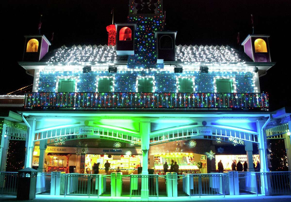 Lake Compounce to host holiday lights display with 300,000 lights