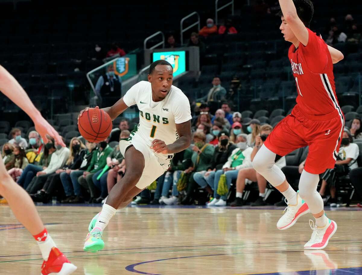 Jamaree Bouyea of USF drives to the basket against Davidson at the Chase Center. Bouyea led the Dons with 14 points, while guard Gabe Stefanini, a transfer from Columbia, contributed 12 and Kunen 11.