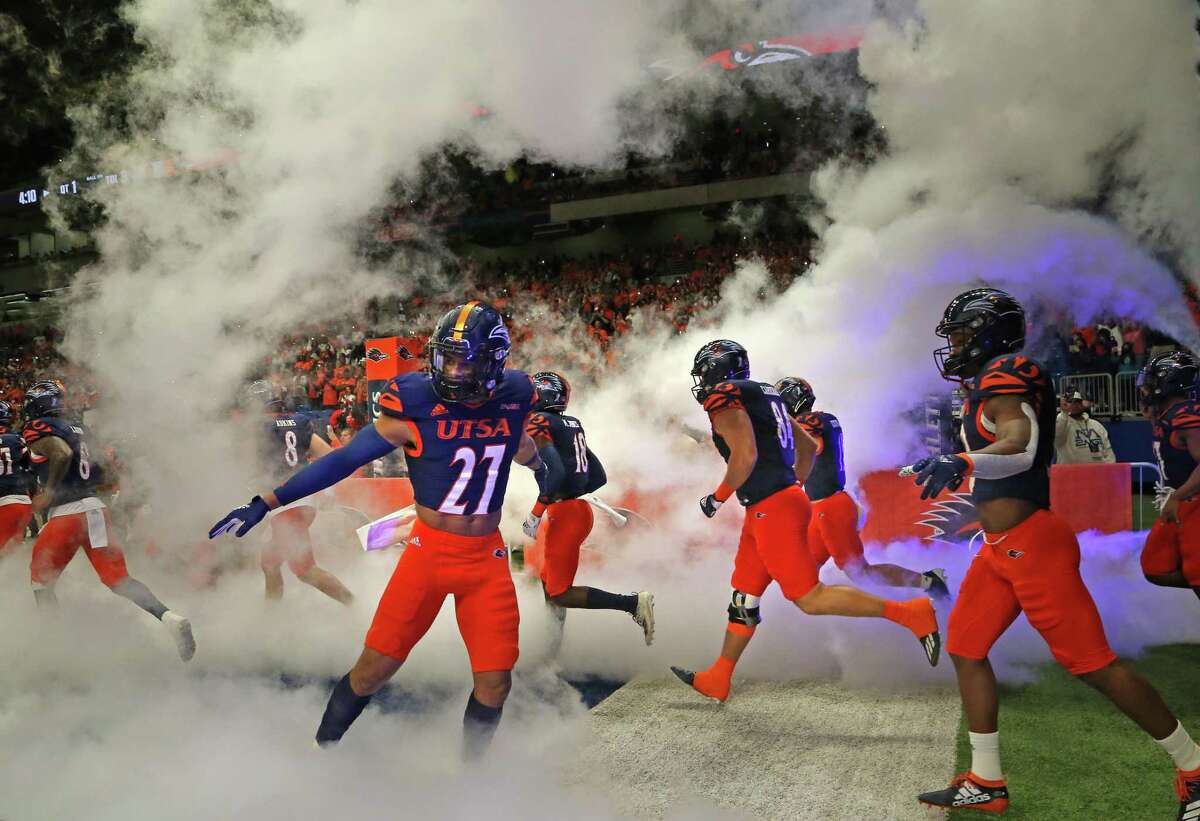 UTSA football team runs onto the field before the start of their game against Southern Miss. FBC UTSA -Southern Miss on Saturday, Nov. 13, 2021 at the Alamodome