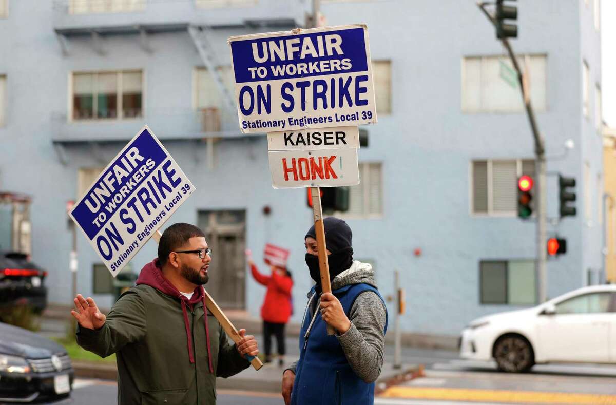 Kaiser Permanente union workers hold an informational picket outside of the Kaiser Permanente San Francisco Medical Center last week in San Francisco.