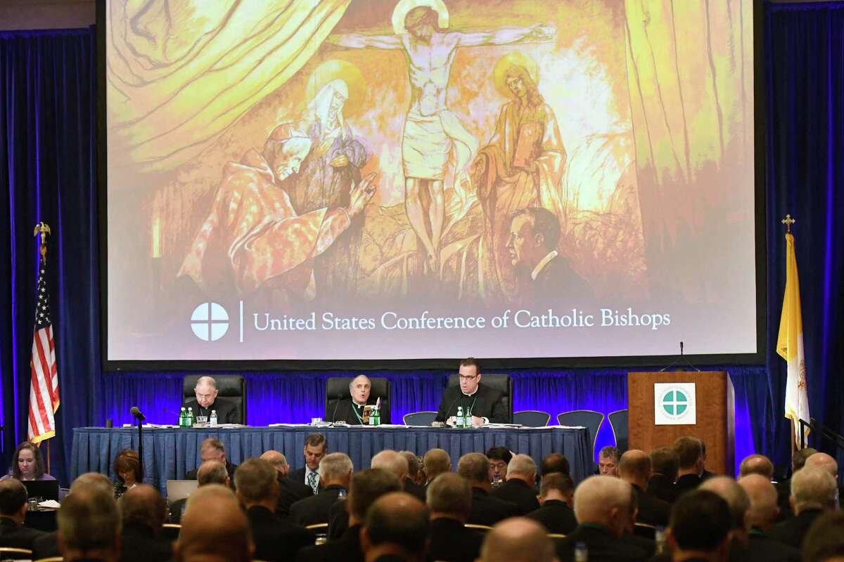 ARCHIVO - La Conferencia de Obispos Católicos de los Estados Unidos sostiene su asamblea general el martes 12 de noviembre de 2019 en Baltimore.
