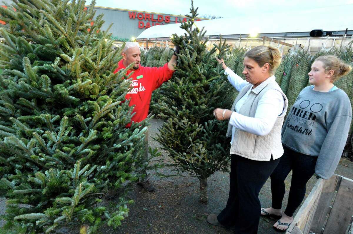 Stew Leonards Christmas Trees 2022 Ct Companies Are Luring Holiday Workers With 'Super-Season' Pay