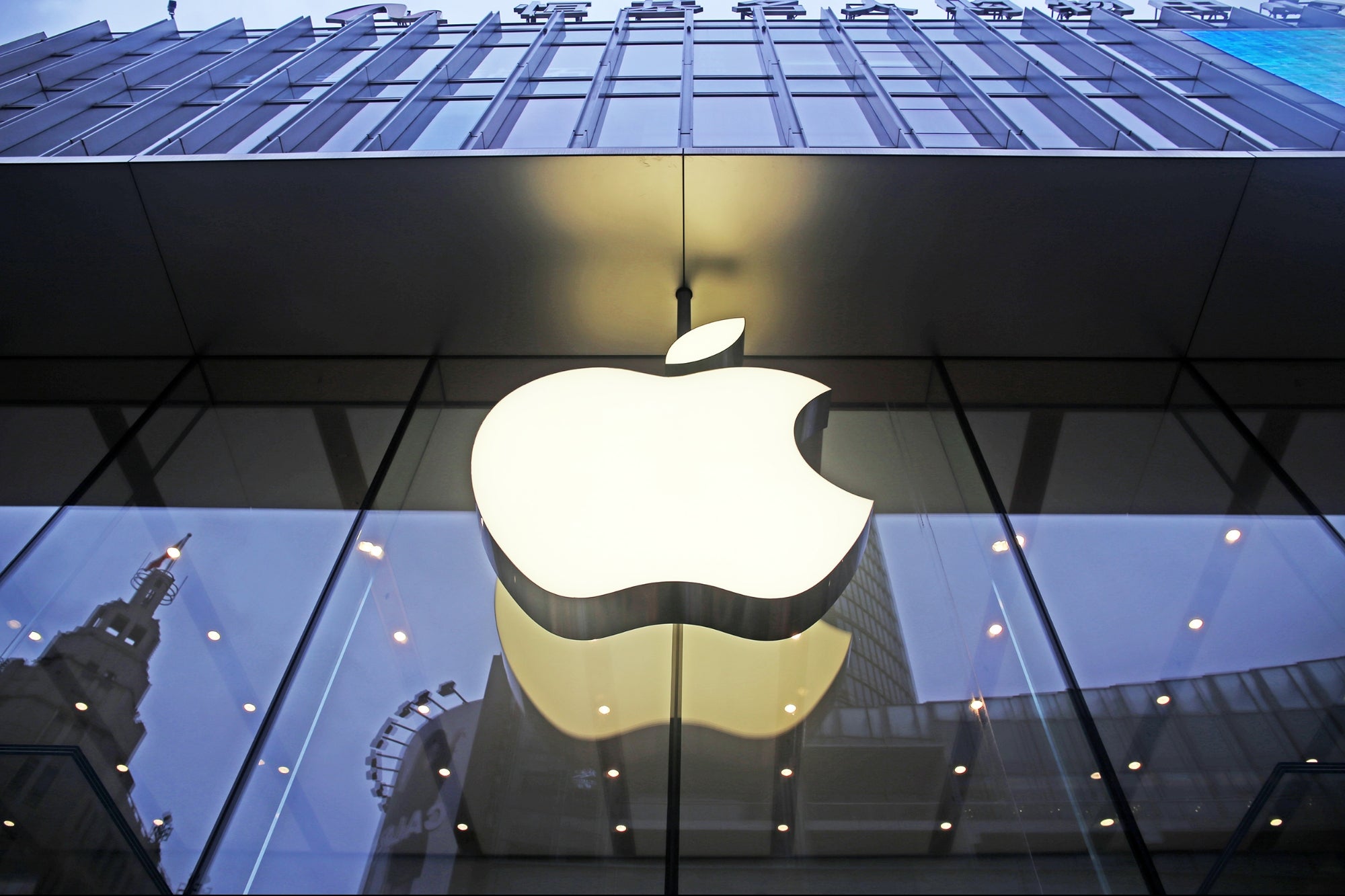 Apple's $30 mln settlement over employee bag checks gets court