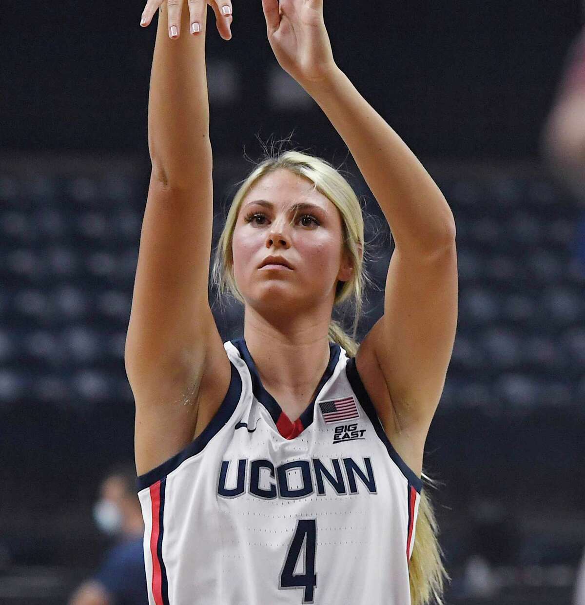 UConn’s Saylor Poffenbarger enters transfer portal