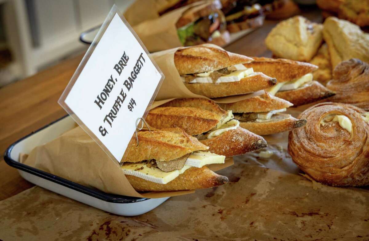 希尔兹堡鹌鹑和秃鹰餐厅的法棍三明治。面包店老板要开一家三明治衍生店。
