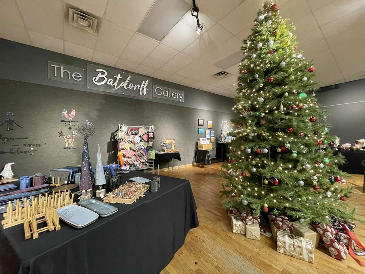 Holiday cheer is coming to life in The Batdorff Gallery as this year’s Holiday Market is underway. Each year, Artworks transforms into a winter wonderland where shoppers can find one-of-a-kind gifts, handmade by Michigan artists.