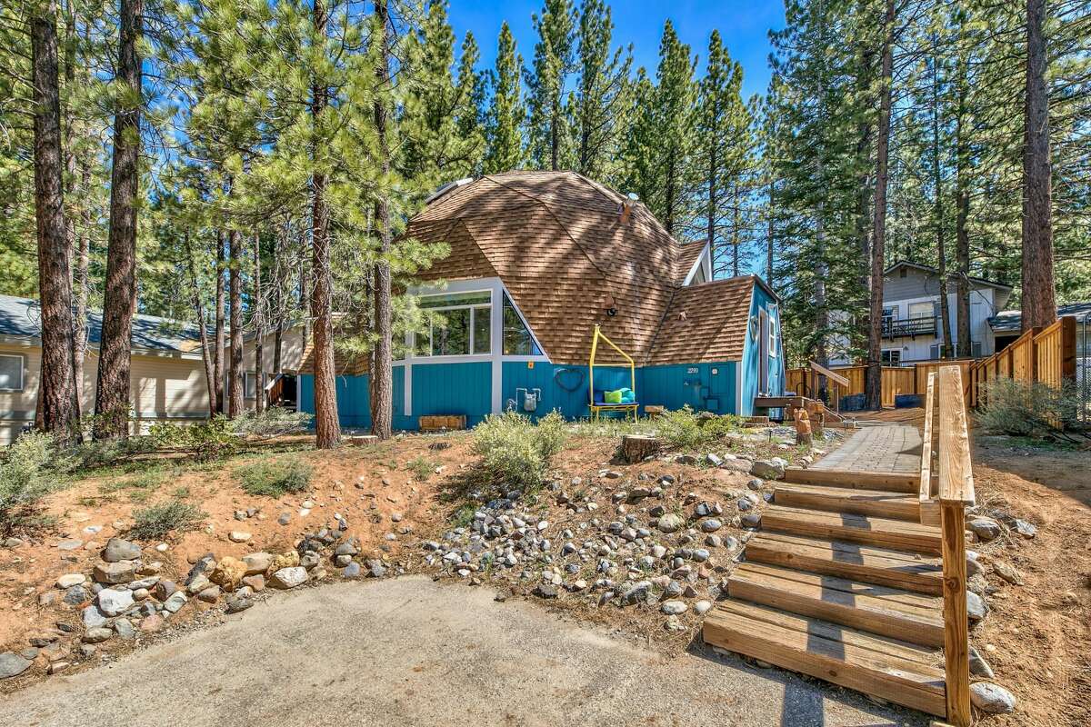 The cabin's unique design is very obvious from the exterior, here viewed from the property's dedicated parking area.