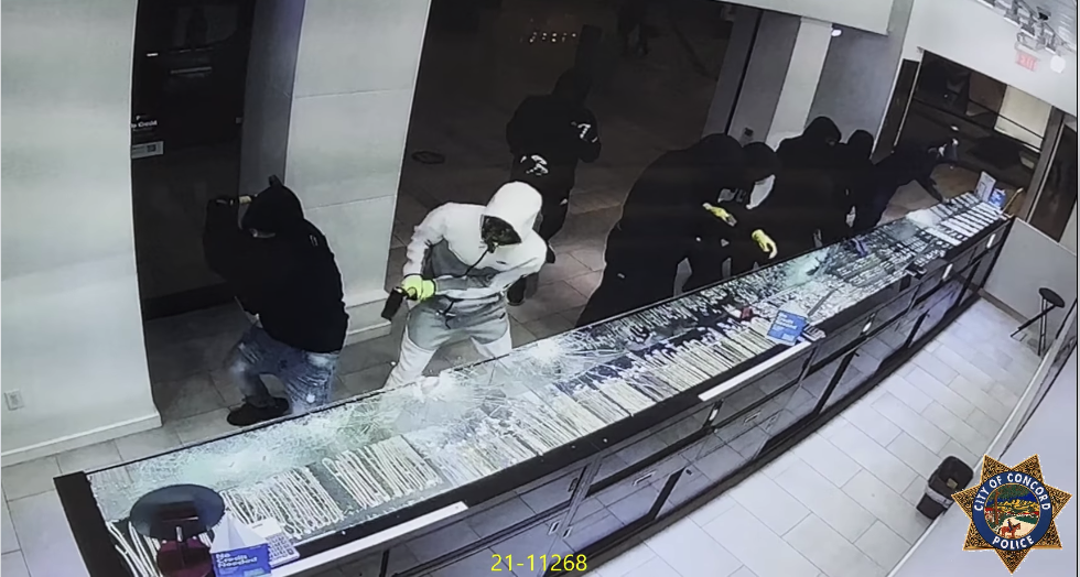 9 suspects wiped out an East Bay jewelry store, police say
