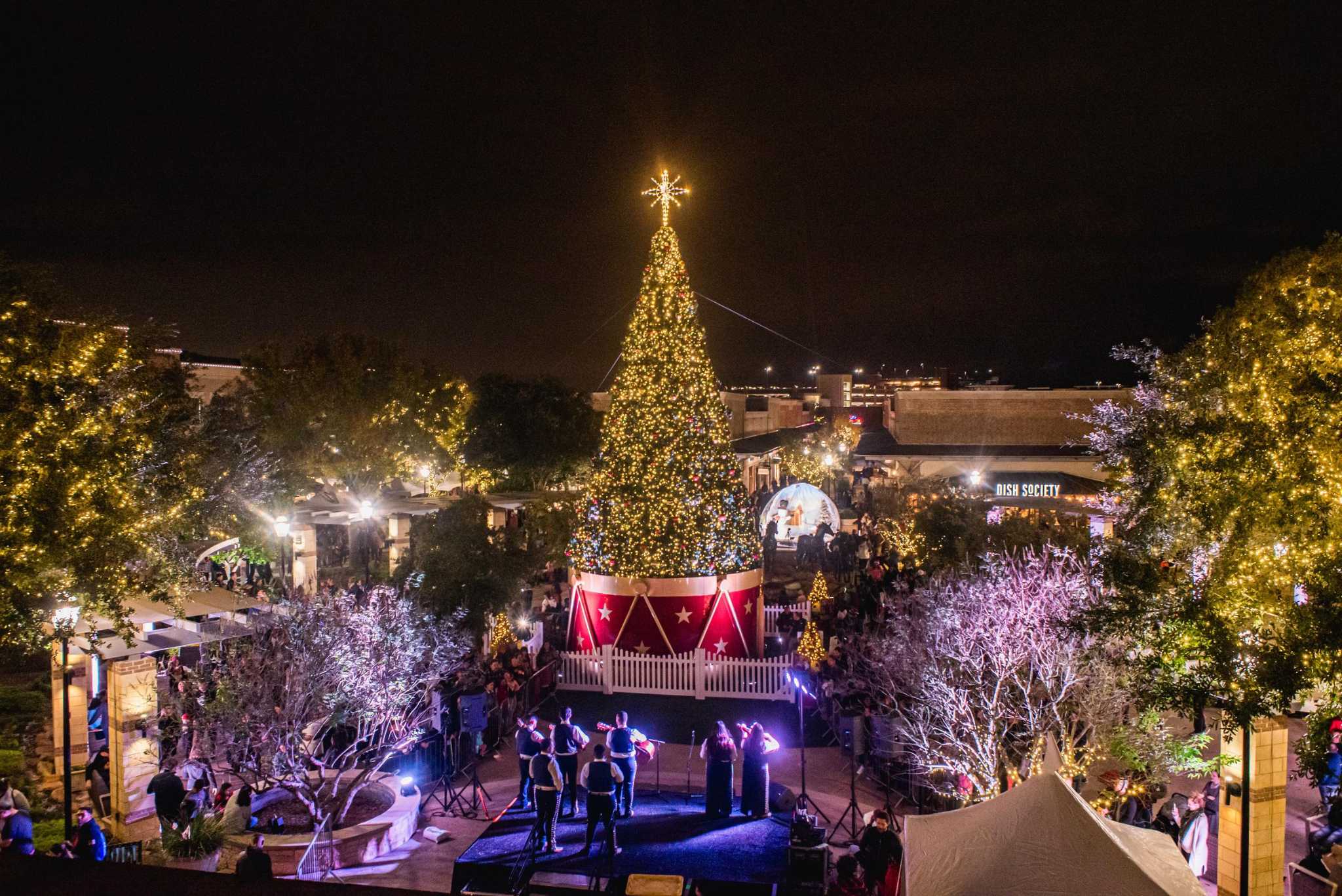 LaCenterra tree lighting tradition returns this weekend