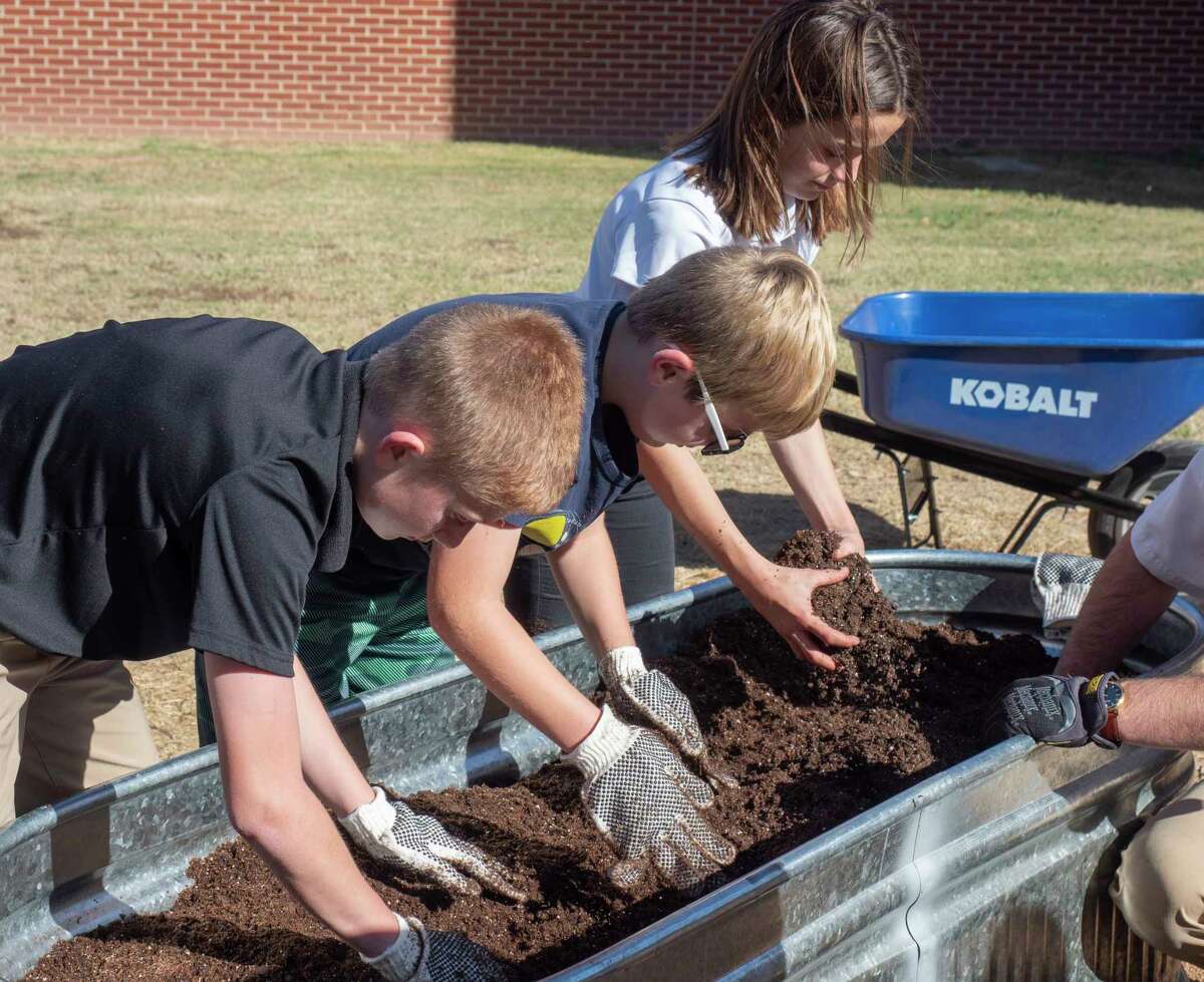 Bowie Fine Arts Academy gets outdoor garden