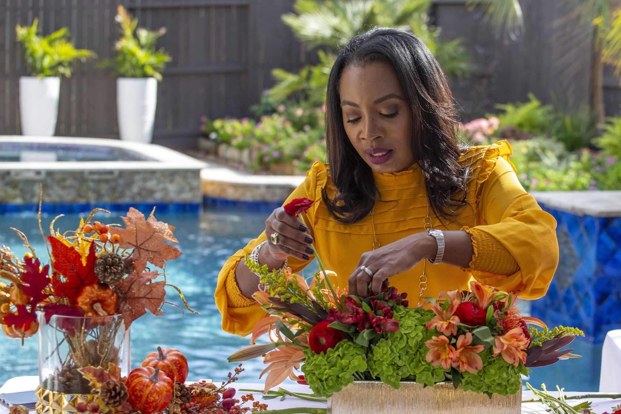 Here's how to make your own Thanksgiving centerpiece with flowers from HEB