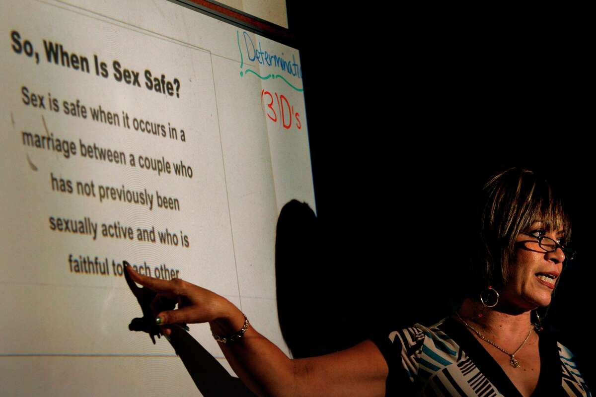 Ludi Ortega teaches an eighth grade Worth the Wait sex education class at Zamora Middle School, Friday, April 4, 2008. The abstinence curriculum has been criticized by opponents as dissuading kids from having sex by focusing on contraceptive failure rates. Nicole Fruge/San Antonio Express News