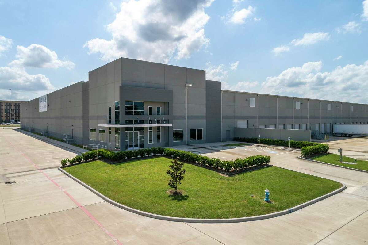 The Avera Cos. partnered with AEW Capital Management on the development and construction of Park 8, a 242,760-square-foot industrial building at the southwest corner of Beltway 8 and Interstate 45 North. Completed in April 2020, the building has been leased to Hercules Inc. and Hellman Worldwide Logistics.