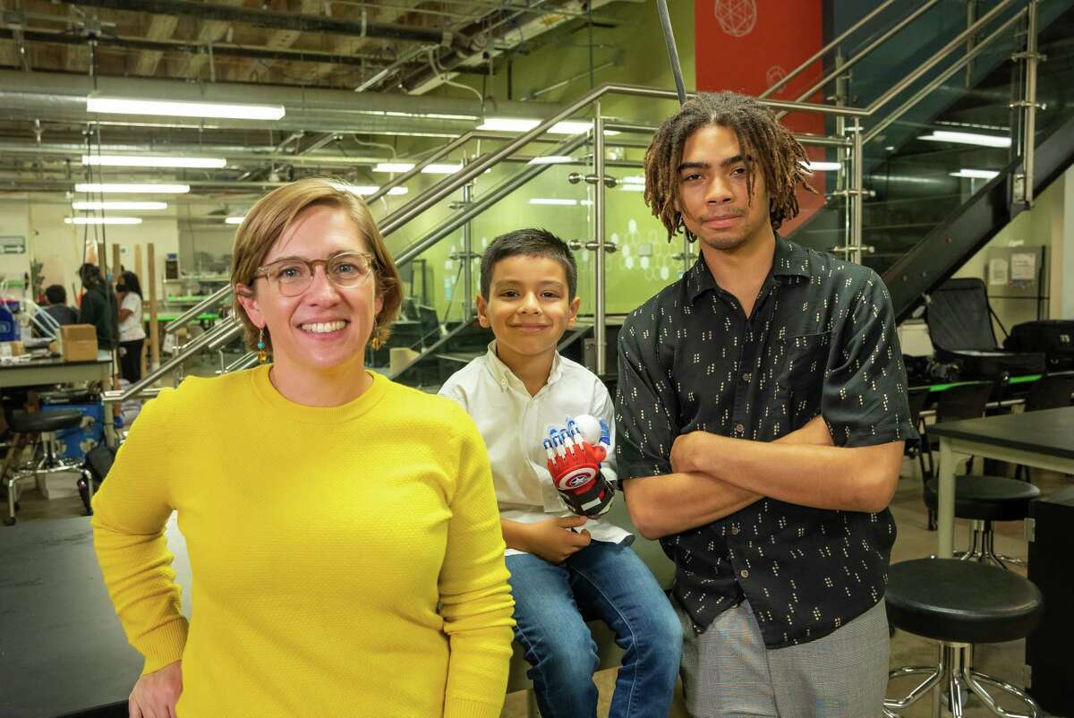 Rice University student club builds prosthetic for Texas Children’s Hospital patient. From left, Rice’s E-Nable faculty sponsor Dr. Deirdre Hunter, five-year-old patient Adriel Rivas, and Arinze Appio-Riley.