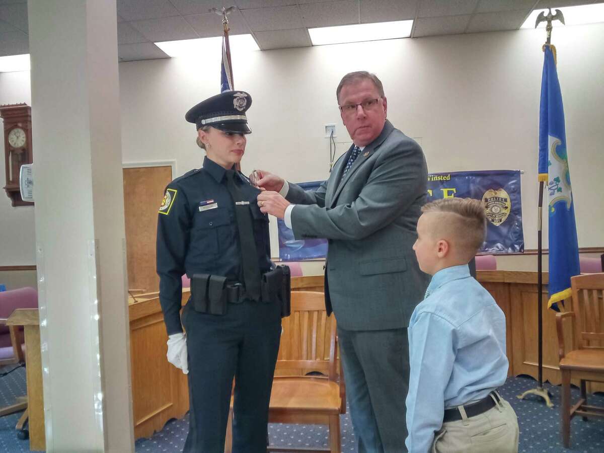 Winsted’s newest police officer sworn in, ‘it’s the right fit for me’