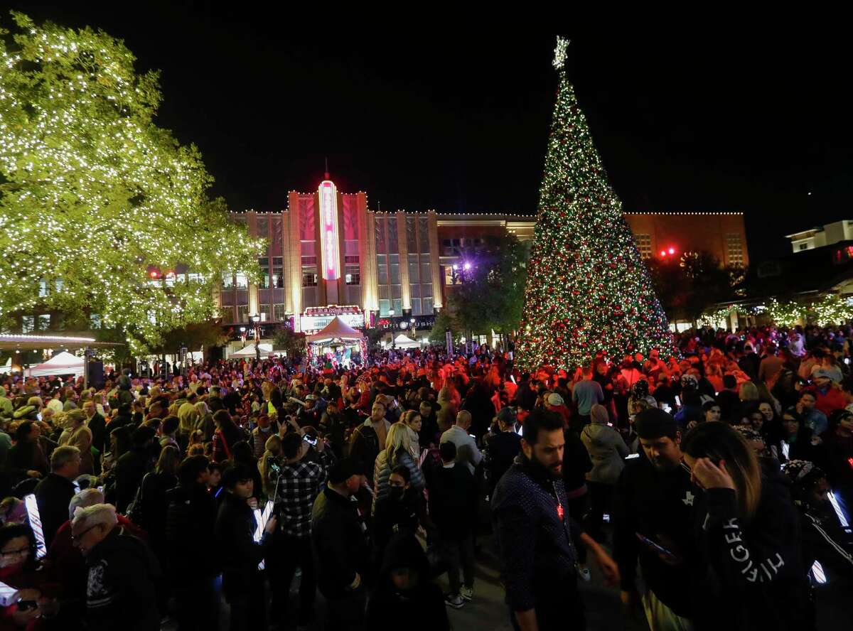 Woodlands Market Street Christmas Tree 2022 Photos When It Finish Festive Night Helps Light Up Holidays In The Woodlands