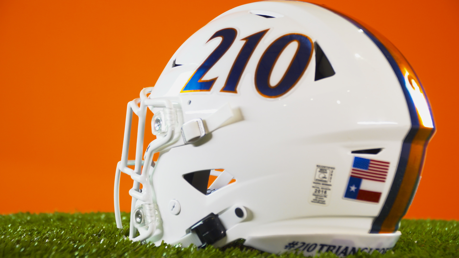 UTSA Roadrunners brought back special 210 helmets for Frisco Bowl