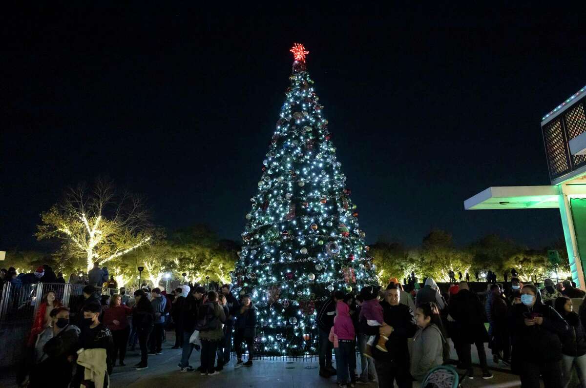 Conroe to light up Founder’s Plaza for holidays