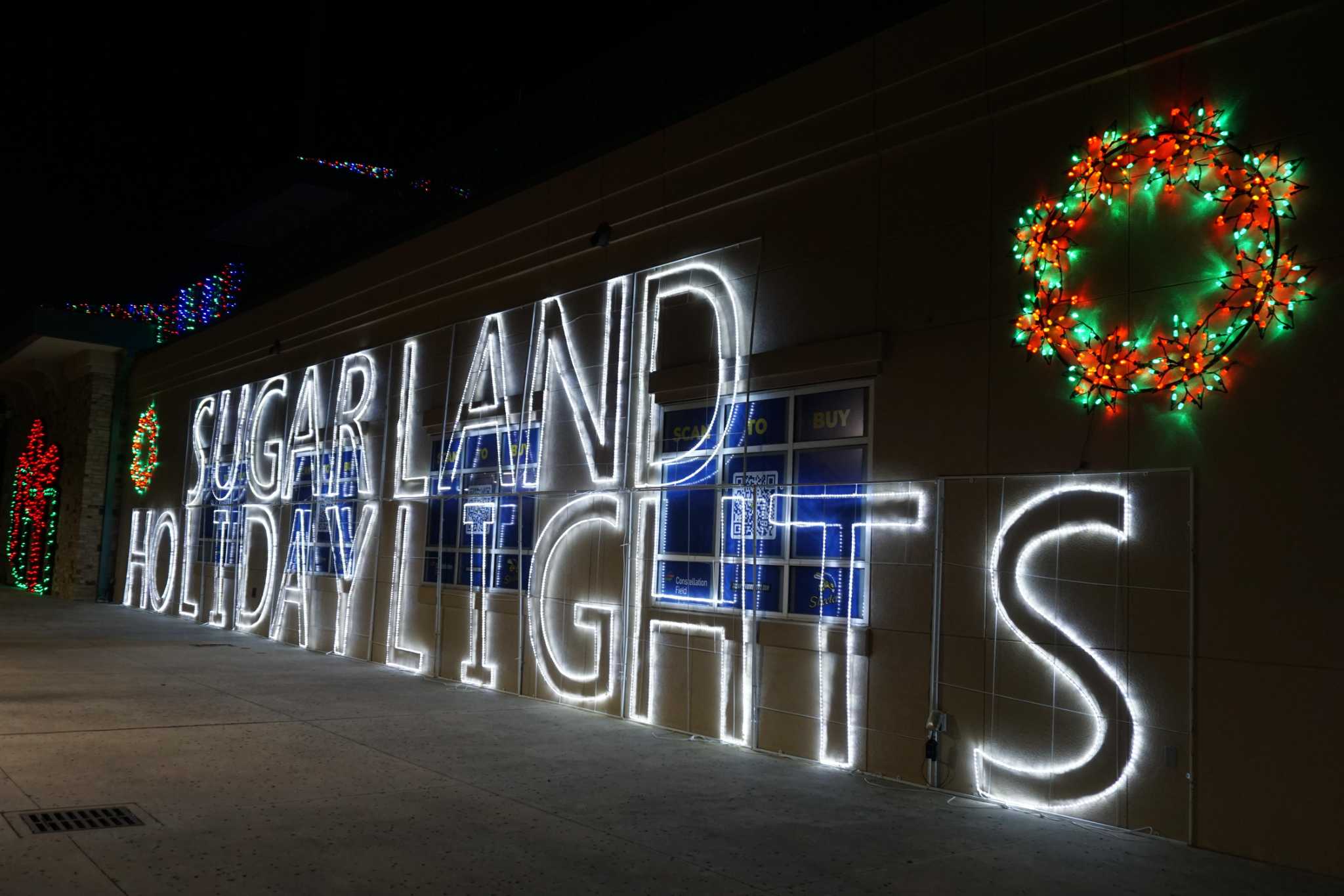 Sugar Land Holiday Lights offers more than 3 million lights, festive joy