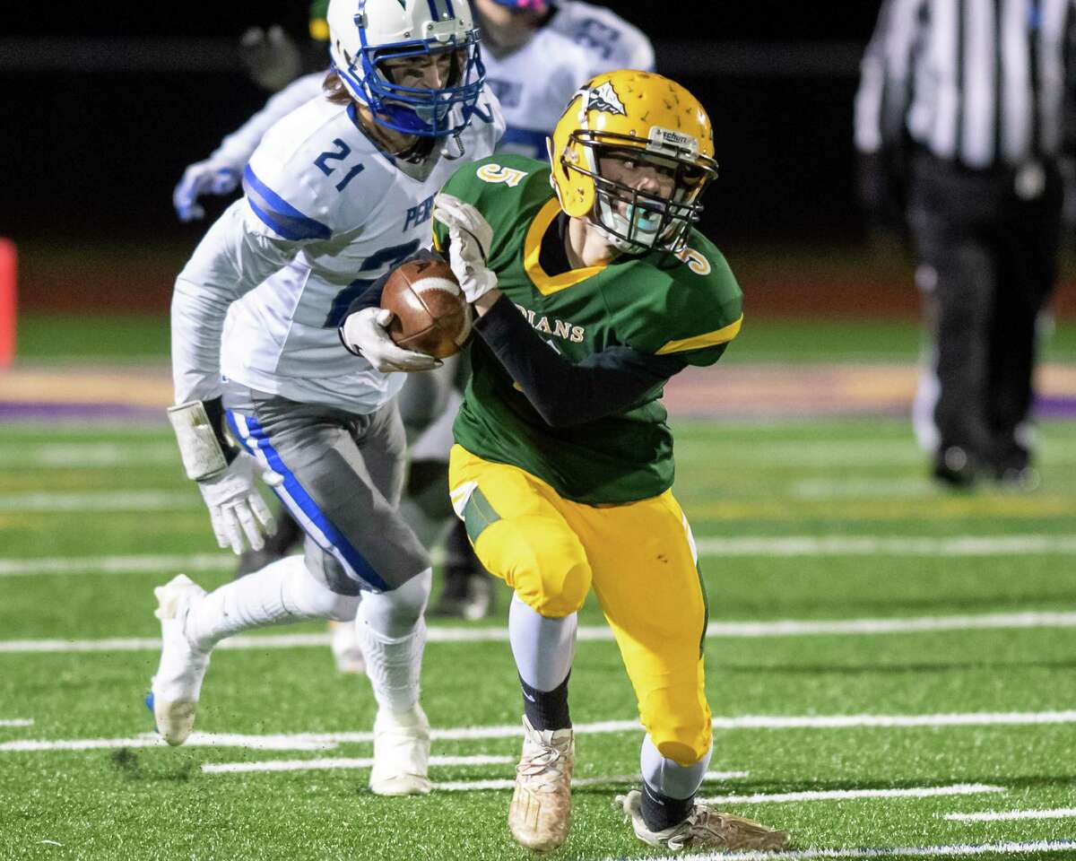 Big plays lift Ravena football to win over Peru in Class B state